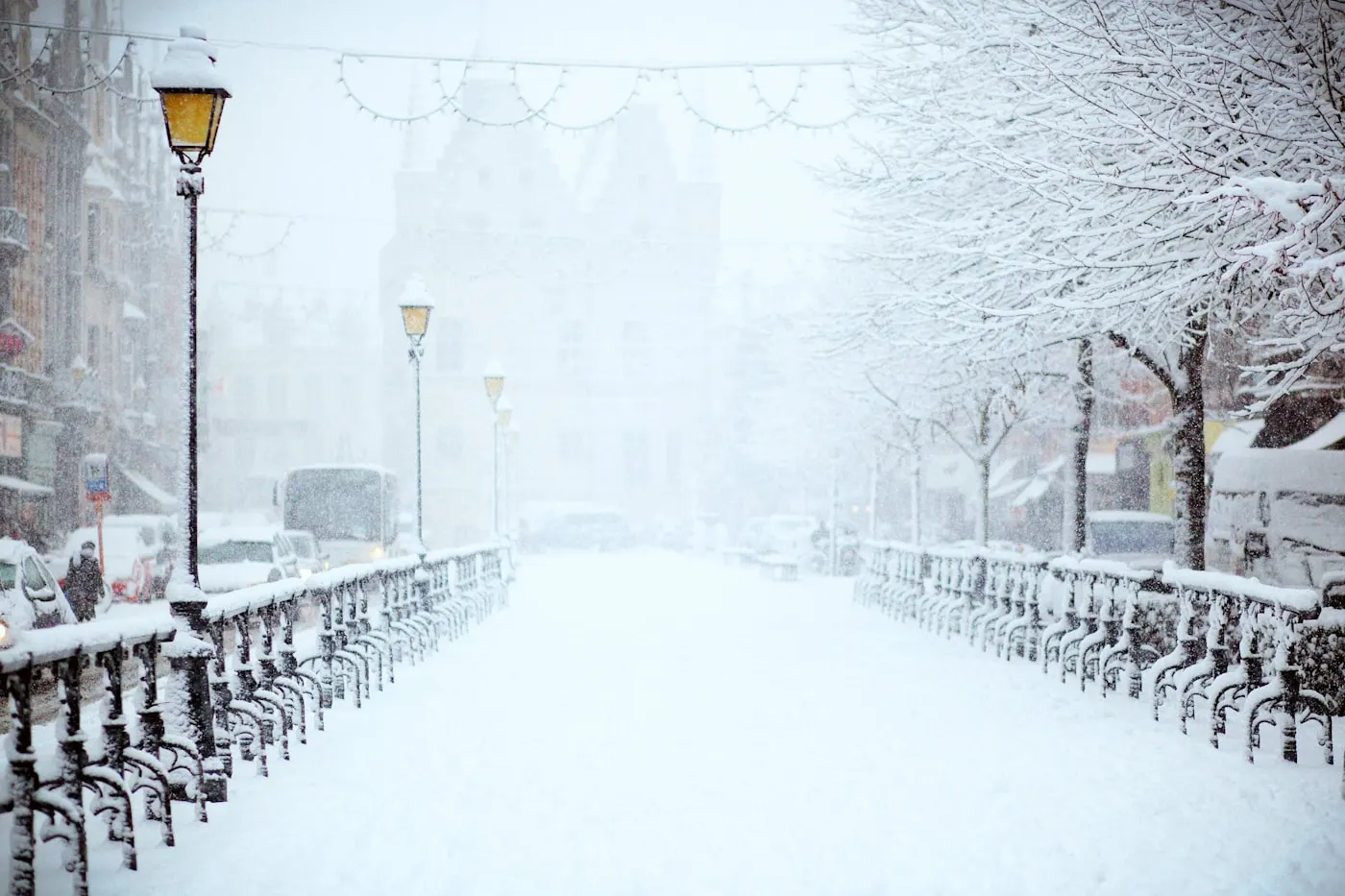 Viel Schnee in Hamburg - Winterdienst im Volleinsatz: Winterdienste stoßen an Ihre Grenzen